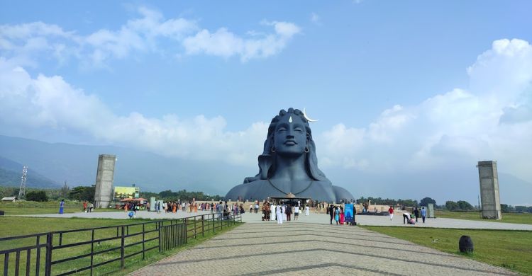 18 Best Spiritual Retreats in India for Yoga & Meditation (2025)